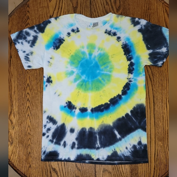 Distressed Tie Dye Bullseye pattern shirt M - Picture 3 of 3